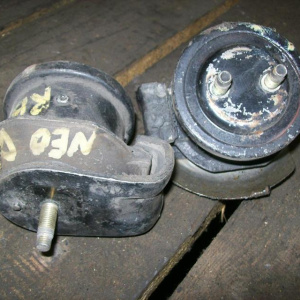 Подушка двигателя Nissan RB20DET NEO Laurel C35 задний привод F