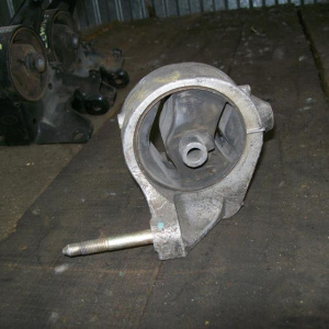 Подушка двигателя Nissan VQ20/25 Cefiro A32/33 R