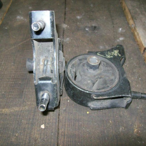 Подушка двигателя Nissan CGA3 Cube Z10