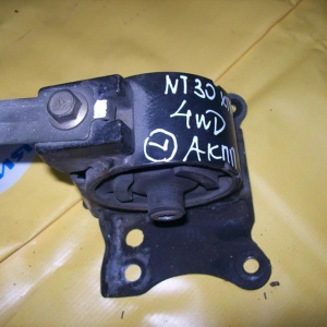 Подушка двигателя Nissan QR20/QR25 X-Trail NT30/TNP12 a/t железо перед, лев 11221-8H300 / 112208H310