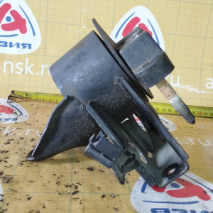 Подушка двигателя Nissan QR20 Serena C24 перед, прав