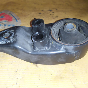 Подушка двигателя Nissan CGA3/CG13/CG10 Cube Z10 2WD/4WD CVT перед, лев