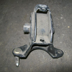 Подушка двигателя Nissan VQ20/25 Cefiro A32/A33 железная перед, прав