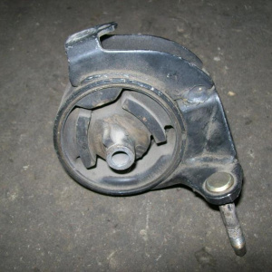 Подушка двигателя Nissan VQ20/25 Cefiro A32/A33 железная перед, прав