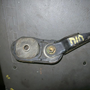 Подушка двигателя Nissan CG10 March K11 F