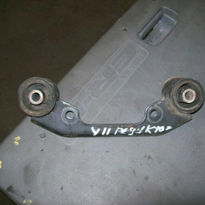 Подушка редуктора Nissan Y11 R