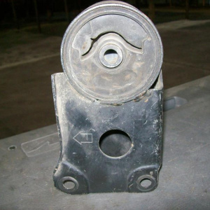 Подушка двигателя Nissan VQ20/25 Cefiro A32/33 ЗАДНЯЯ. лыжа R 1132140U00