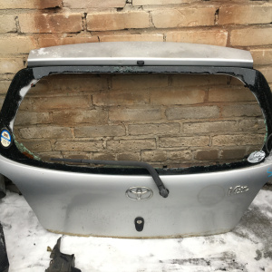 Дверь задняя TOYOTA Vitz NCP1# без стекла