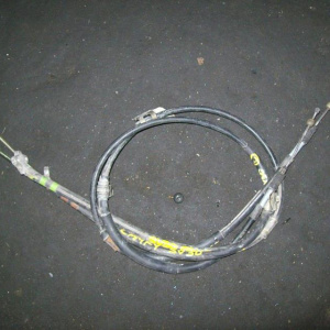 Тросик Ручника TOYOTA SV30 Camry зад, лев барабан