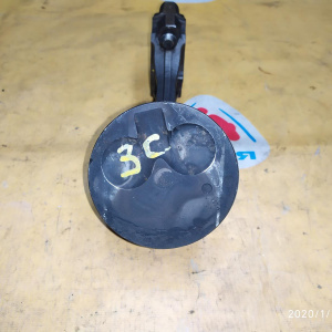 Поршень с шатуном Toyota 3C-TE/3C-T Estima Lucida CXR10/CXR20/CR40/CR50 диаметр пальца 27/54 мм. замок верхний сзади, высота 96 мм. 13101-64200