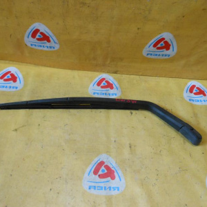 Держатель дворника Mazda Demio DW3W R пласт.