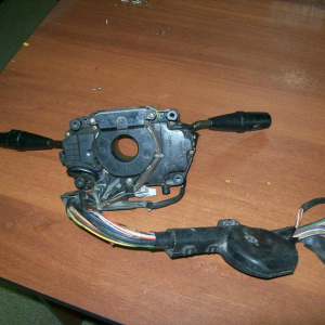 Блок подрулевых переключателей Toyota Hiace KZH10# (туманки+автосвет)