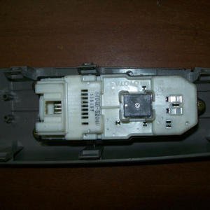 Пульт стеклоподъемника Toyota Porte NNP11 перед, прав