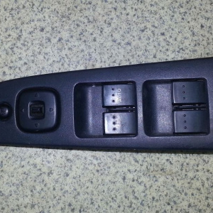 Пульт стеклоподъемника Mazda Axela BK перед, прав