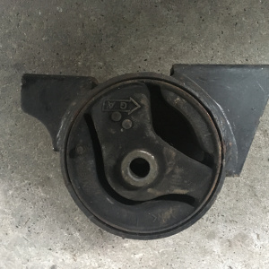 Подушка двигателя Nissan QG18 Bluebird Sylphy FG10 m/t R
