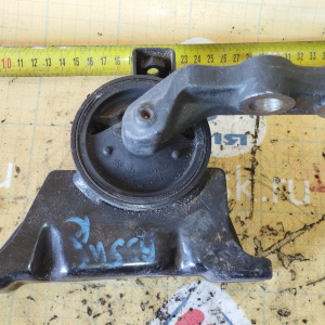 Подушка двигателя Mazda ZL Familia BJ5W перед, прав B25G3906YA