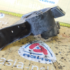 Подушка двигателя Mazda ZL Familia BJ5W перед, прав B25G3906YA