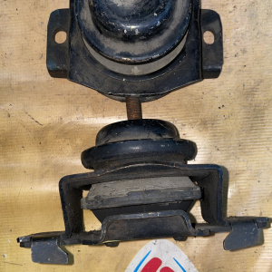 Подушка двигателя Toyota 2L-TE Mark II LX90/100 ЦЕНА ЗА 1ШТ F