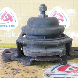 Подушка двигателя Toyota 2L-TE Mark II LX90/LX100 ЦЕНА ЗА 1ШТ F