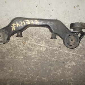 Подушка редуктора Toyota Corolla/Opa/Vista/Voltz/Allion/Sienna NZE124/ZCT15/AZV55/ZZE138/ZRT265/NCP85 4WD 52380-32020
