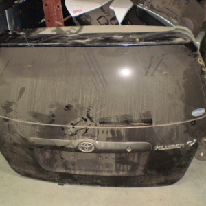 Дверь задняя TOYOTA Kluger V ACU20 (спойлер) камера