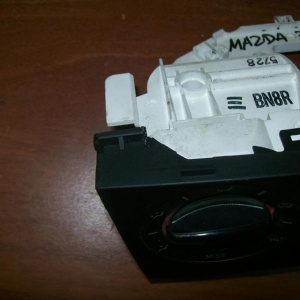Климат-контроль Mazda BK 3 '2004 USA дефект крепления BN8K