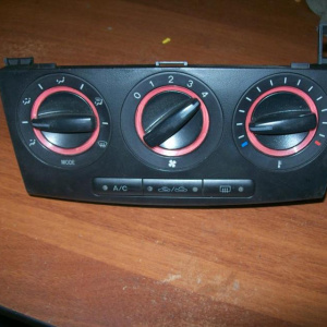 Климат-контроль Mazda BK 3 '2004 USA дефект крепления BN8K