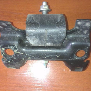 Подушка двигателя Nissan YD25 Navara D40 перед L=R