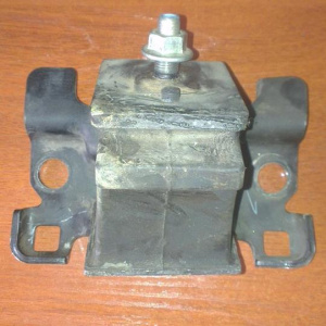 Подушка двигателя Nissan YD25 Navara D40 перед L=R