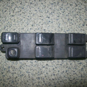 Пульт стеклоподъемника NISSAN Cube Z11