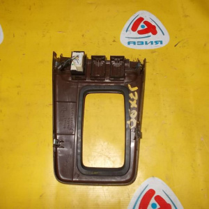 Консоль кпп Toyota GX90