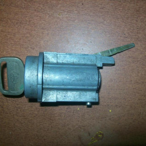 Замок зажигания TOYOTA личинка