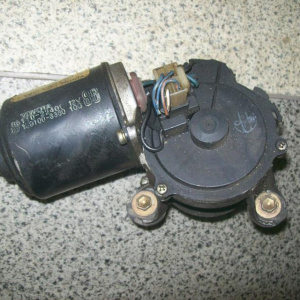 Моторчик привода дворниками TOYOTA Mark II GX70 F моторчик