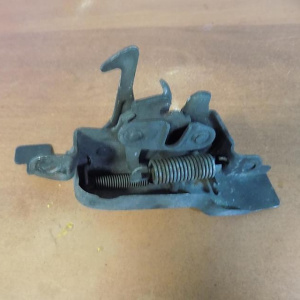 Замок капота Toyota Mark II GX100