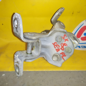 Петли на дверь Toyota Mark II GX80 перед, лев (пара) sed.