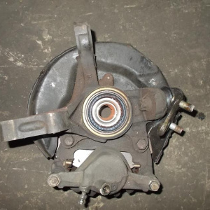Ступица Toyota AE100/AE110 Corolla перед, прав (54-22 )  LHD