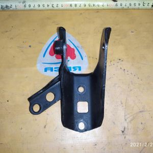 Крепление подушки ДВС Toyota 3S-FE Corona ST190 2WD a/t A241E зад. R ( H ) 12321-74270