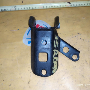 Крепление подушки ДВС Toyota 3S-FE Corona ST190 2WD a/t A241E зад. R ( H ) 12321-74270
