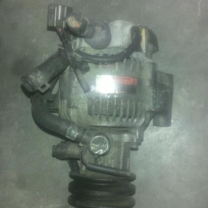 Генератор TOYOTA 2C/3C CR30 вакуум спереди BUS под 2 ремня 4 конт. квадратный разъем