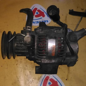 Генератор TOYOTA 2C/3C CR30 вакуум спереди BUS под 2 ремня 4 конт. круглый разъем