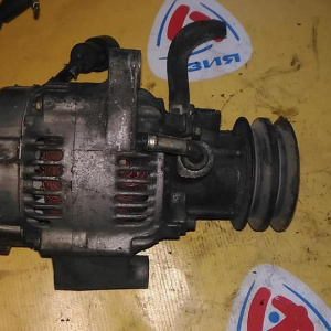 Генератор TOYOTA 2C/3C CR30 вакуум спереди BUS под 2 ремня 4 конт. круглый разъем