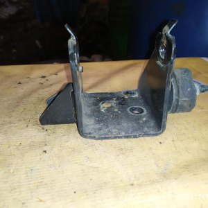 Крепление подушки ДВС Toyota 1ZZ Wish ZNE10 U341E L NJ