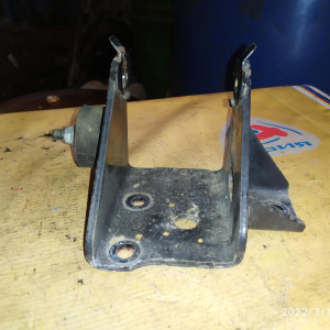 Крепление подушки ДВС Toyota 1ZZ Wish ZNE10 U341E L NJ