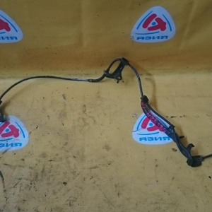 Датчик ABS Nissan Serena C24 перед, прав