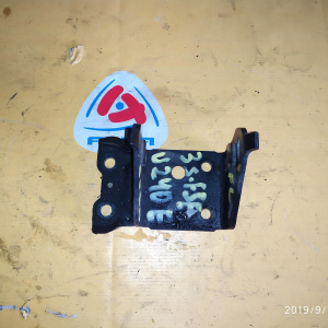 Крепление подушки ДВС Toyota 3S/1ZZ Vista Ardeo SV50/ZZV50 U240E перед, лев ( EA ) 12325-74460