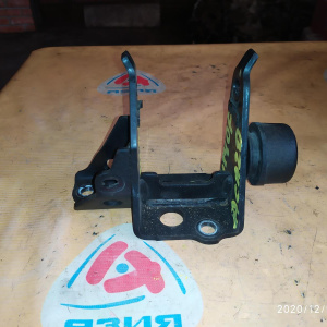 Крепление подушки ДВС Toyota 1AZ-FE/2AZ-FE RAV4 ACA21 4WD U140F перед, лев