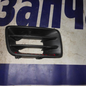 Заглушка в бампер Nissan Serena C24 '2001-2005 R тум.2188