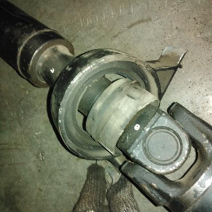 Кардан BMW 3-Series E46 R N42B20AB 2WD GM 5L40E L=1427MM (дефект подвесного) 26117519303