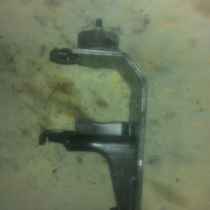 Крепление подушки ДВС Toyota 2GR RAV4 GSA33 4WD U150F L