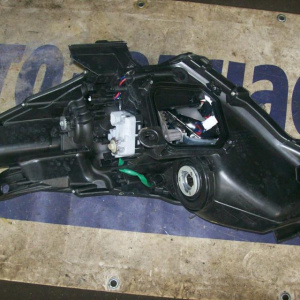 Фара TOYOTA прав Prius ZVW30 под ксенон деф стекла